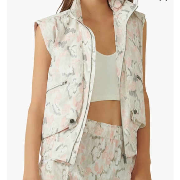 Free People-" Off the Grid Printed Vest" (Ivory Floral)-L - Picture 2 of 8